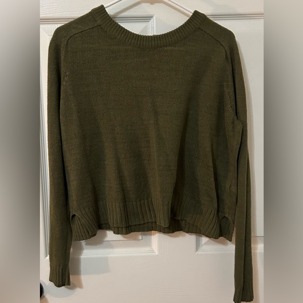 H&M Divided Olive Green Crop Sweater